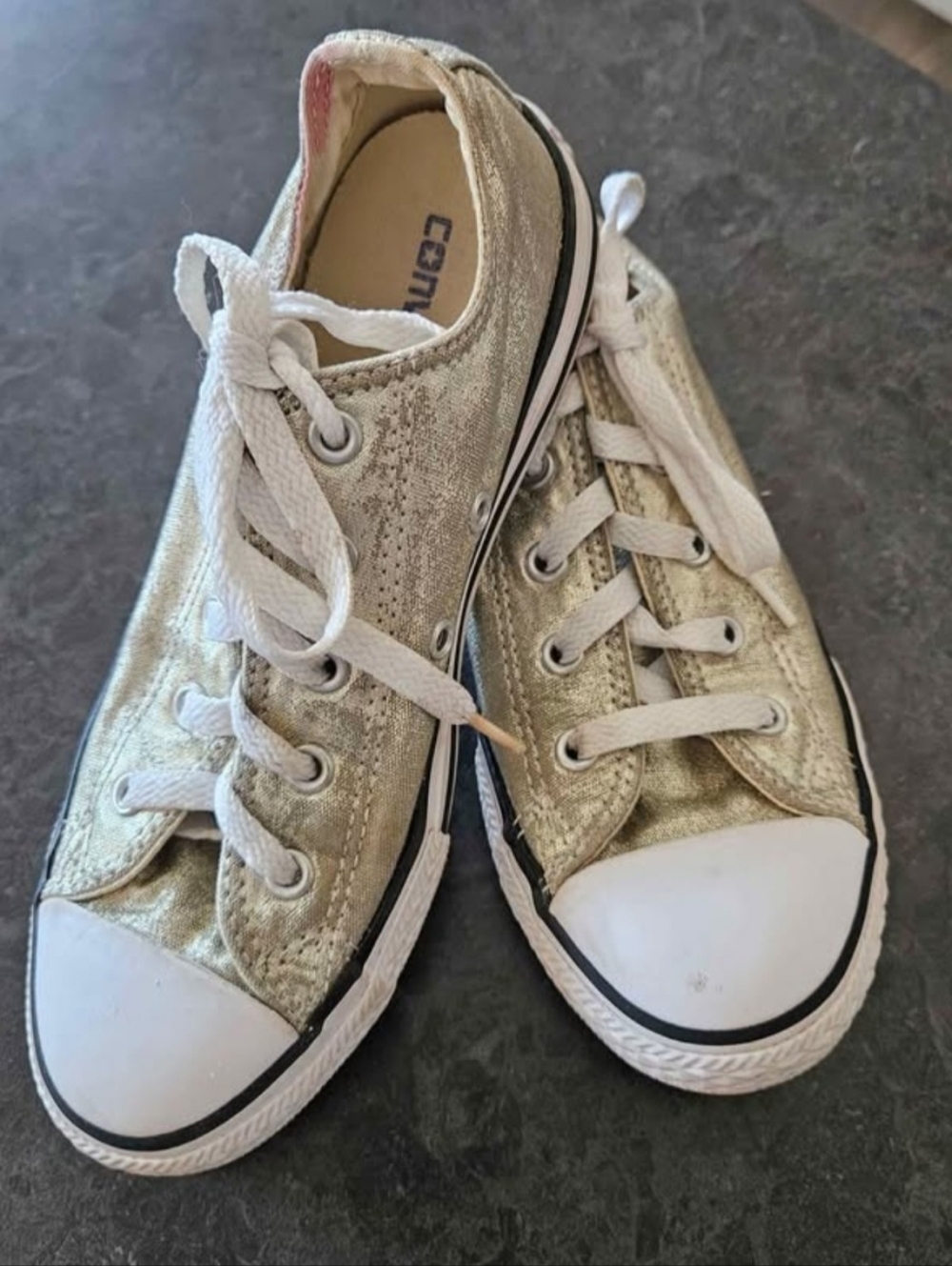Converse Chucks Kids Metallic Gold Low-Top Sneakers Size 2 Girls